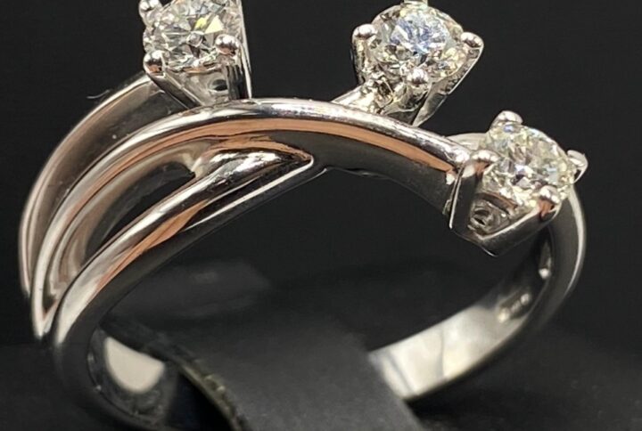 Anello Trilogy in Oro e diamanti 0.47ct – Artigianale