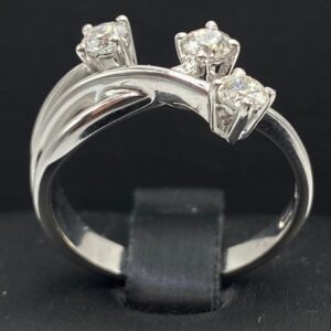 Anello Trilogy in Oro e diamanti 0.47ct – Artigianale