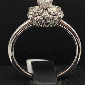anello in oro bianco con diamanti stile antico